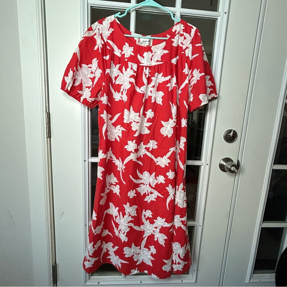 Vintage Helena’s Coral and White Hawaiian Muumuu,‎ Medium/Large